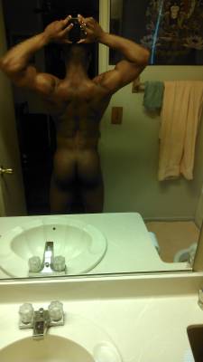 exposingdlniggas:  Nice ass :-) 