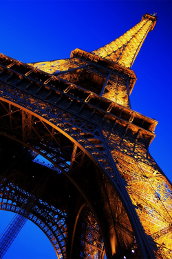plasmatics-life:  Eiffel tower ~ By Cahya Gumilar  