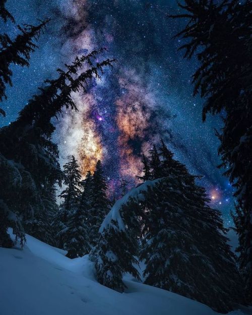 theencompassingworld:Milky Way above Crater Lake National Park, Oregon | by Sean Pierce