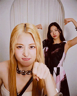 doyoungyuta:  YUNJIN & KAZUHA ♡ Singles Magazine 