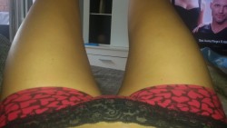 jessika34:  Ganz alleine Zuhause und kann nix machen grrr oder