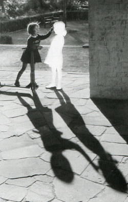 shihlun:  Hans-Peter Feldmann, Two Girls With Shadow, 2004. 
