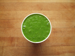 garden-of-vegan:  smoothie -banana, mango, spinach, almond dessert