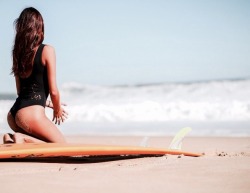 mostlybuttsandhair:  Submit your own 