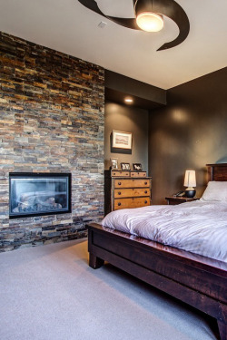 homeadverts:  Bedroom with a fire place // homeadverts