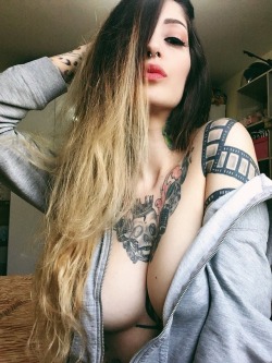 pussyconnoisseur6996:  Sexy & Tatted 