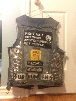 fuckyeahpunkjackets:  pinheadponx: This is my old vest ———————————