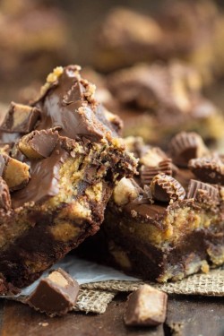 fullcravings:  Reese’s Cheesecake Brownies 