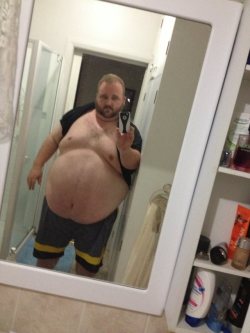 adiposexxxl:  mikebigbear:  Nice belly  Great belly and love