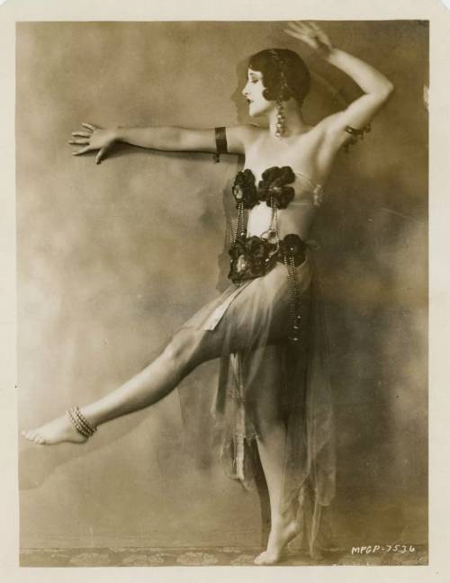 Joan Crawford, 1926 Nudes & Noises  