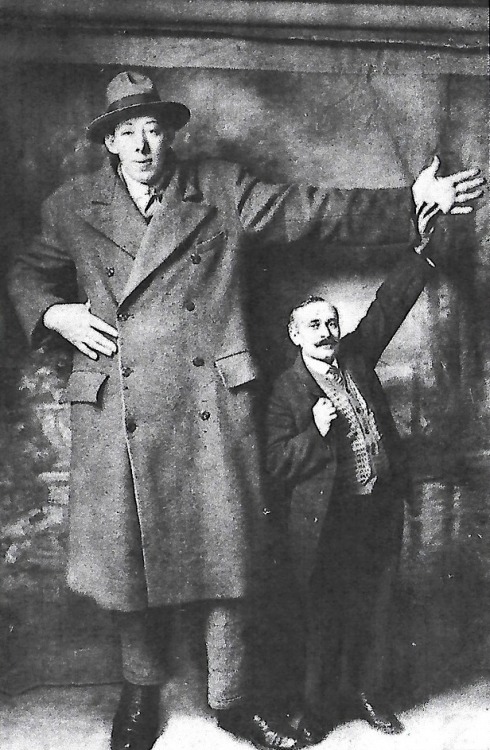Le géant savoyard Ferdinand Contat, né en 1902, 2 m 35 - 413