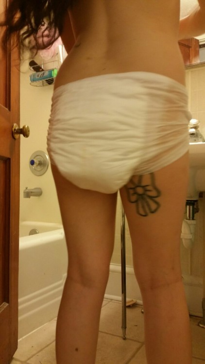 diapergirl-jade:  Cutest diaper butt!