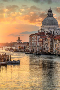 sundxwn:  Sunrise Ponte dell’Accademia by guerelsahin  Venedig