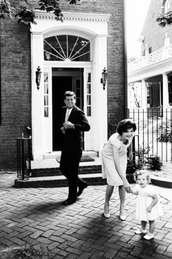 preludetoreality:  John, Jacqueline, and Caroline Kennedy outside