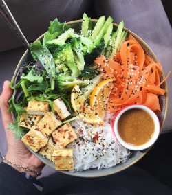mamtagovind: rice noodles and tofu and vegetables with a tahini