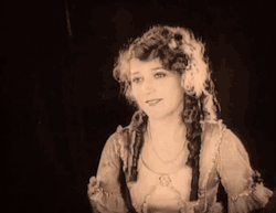 nitratediva:  Mary Pickford in Stella Maris (1918). 
