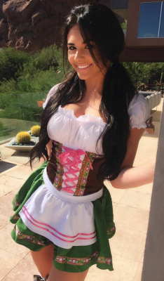 halloweenisforthesexy:  I would pay a lot of money to have her