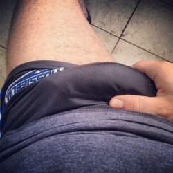 hirsutehypersex:  #bulge #bigbulge #footyshorts #footy #rugbylegs
