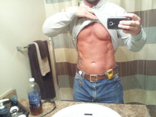 justgreatmen:  nocityguy:  guynyc:  Okay, this is like one of the hottest “real-life” guys I think I’ve seen in a long while. That smile alone can bone you up big time.  Classic and Hot All-American guys, Country men, Cowboy’s, and more.Follow