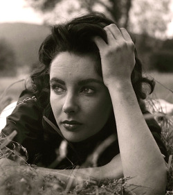 maudelynn:  Elizabeth Taylor on the set of Giant, by Peter Basch, c.1957  via ebay.com  what a beauty she was!