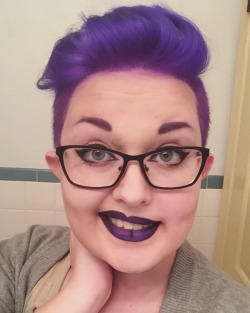 fawnbinary:  finally redid my hair and its purple again 💜