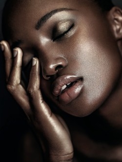 crystal-black-babes:  Beautiful Ebony Face: Ayé Yoou (Canada)