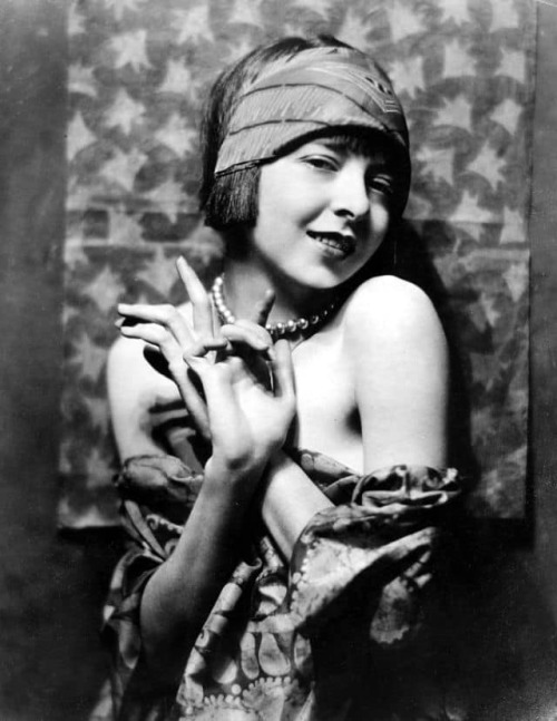 Colleen Moore Nudes & Noises  