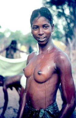 Bissau Guinean woman, via Luís Graça.