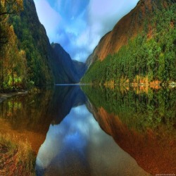 bluepueblo:  Mountain Lake, Glendalough, Ireland photo via sheila