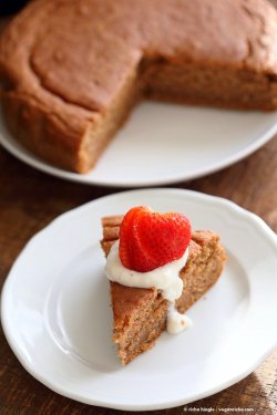 fullcravings:  One Bowl Vegan Strawberry Cake   Like this blog?
