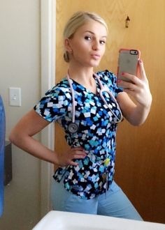 sexonshift:  #sexynurse #scrubs #downblouse  Sexy 