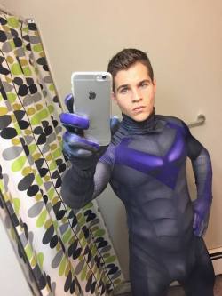 loveroflycra:  Such a fit nightwing #lycra #lycralover #lycrafetish