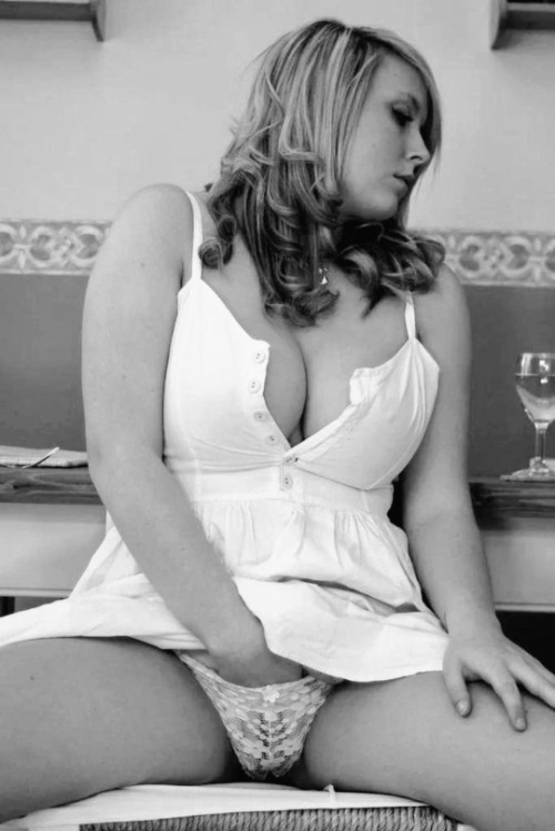 praisingcurvywomen:  Curvy & exited?