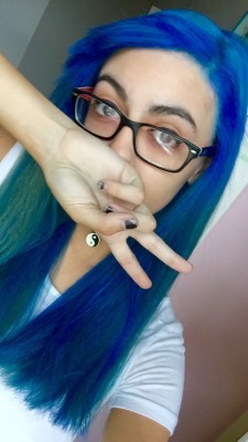 clairvoyantry:  I have mermaid hair now 💙