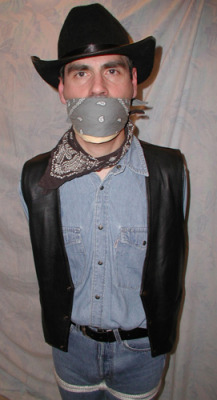 boundinjeans2:  Great souvenir with MasterTom and BondageTom