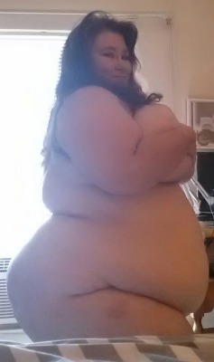 wickedlywenchy:Shameless reblog……Fat is sexy from every angle!!