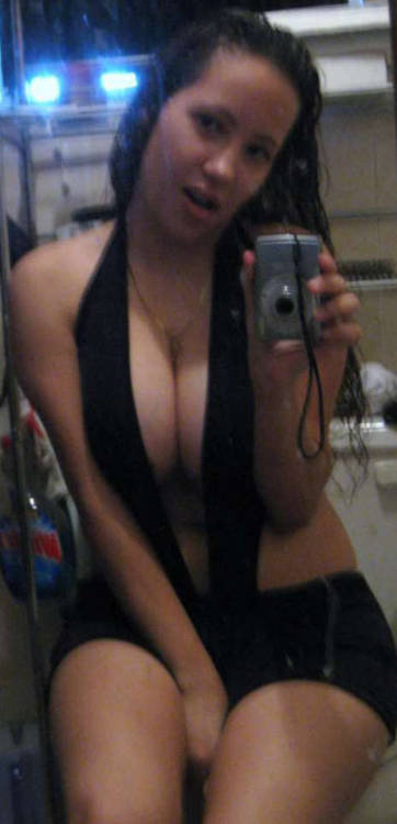 cleavage-n-downblouse.tumblr.com/post/51942464183/