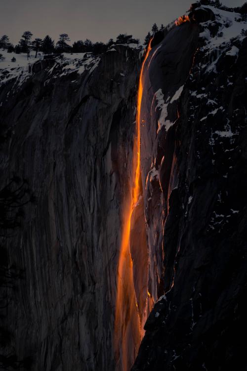 oneshotolive:  Firefall, Yosemite Valley [2630x3945][oc] 📷: