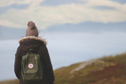 gloomytreehouse:  I know places (by Hanna Lovinda Photo) 