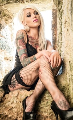 tattooedwomenarebeautiful:  Modèle: Lady Lauren