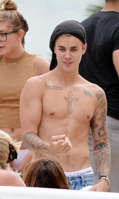 lustin4justin:  Treasure trail ugh yes daddy  Also bicep tho