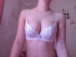 fluxie: i’ve always resisted buying bras from charity shops