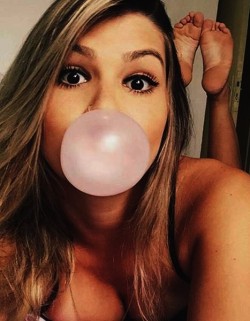 barefeetpose:  Ronah Bubble Trouble by Matt 9 @AllThingsFeet