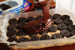inezis:  source Ultimate Chocolate Chip Cookie n’ Oreo Fudge