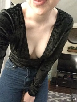 eliekat:  Out on the town without a bra. Perks of small boobs