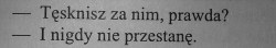 Mimo wszystko, uśmiecha się najlepiej jak potrafi.