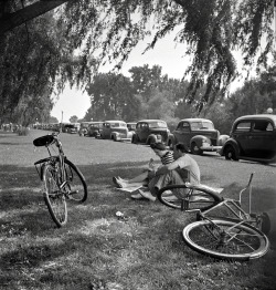 greeneyes55:  Washington D.C. 1942 Photo: Marjory Collins  