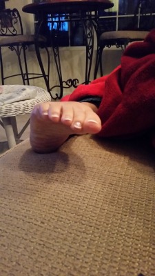 hotwife-feet-toes-soles:  Ohhh My!!! Daddy Likes :) Semi-ToeScrunch..Re-Blog…