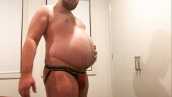 gutgrowing1:Fat pig jerking off. Older vid but you can see how
