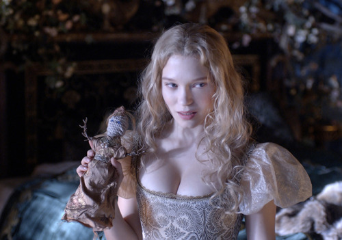 poisoned-apple:  - La Belle et la Bête // Christophe Gans feat. Léa Seydoux, Vincent Cassel, André Dussolier // 2004 - Aesthetically beautiful (costumes and sets are wonderful) but way less poetic than Jean Cocteau’s take on this fairytale, hence